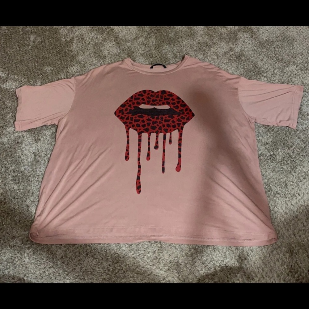 Womens Oversize Graphic Tshirt Size Medium